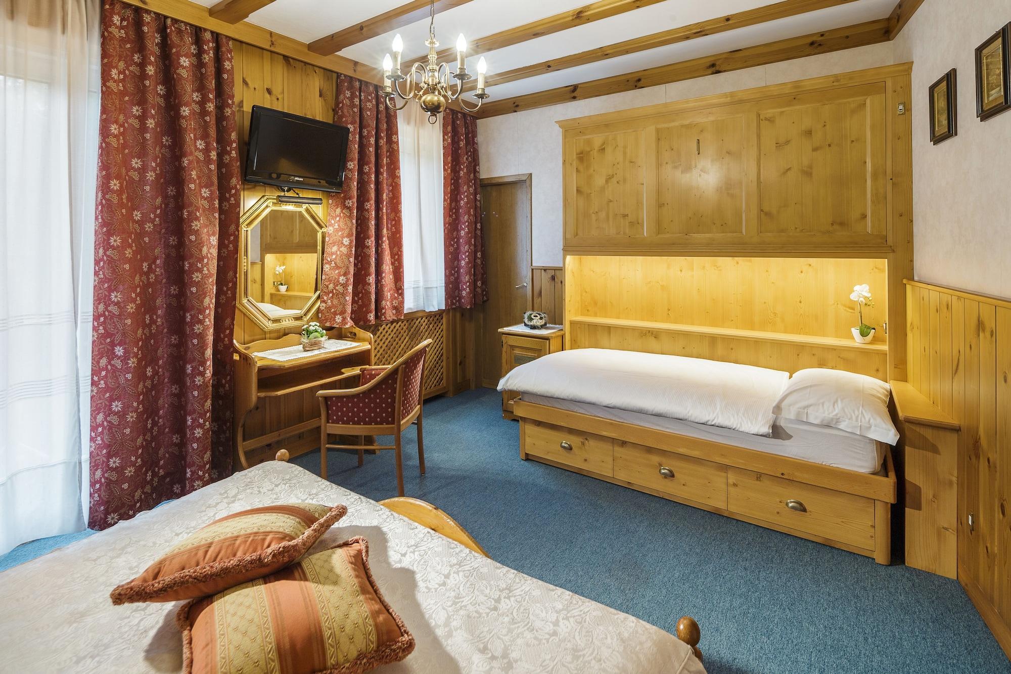 Hotel Columbia & Spa กอร์ตินาดัมเปซโซ ภายนอก รูปภาพ