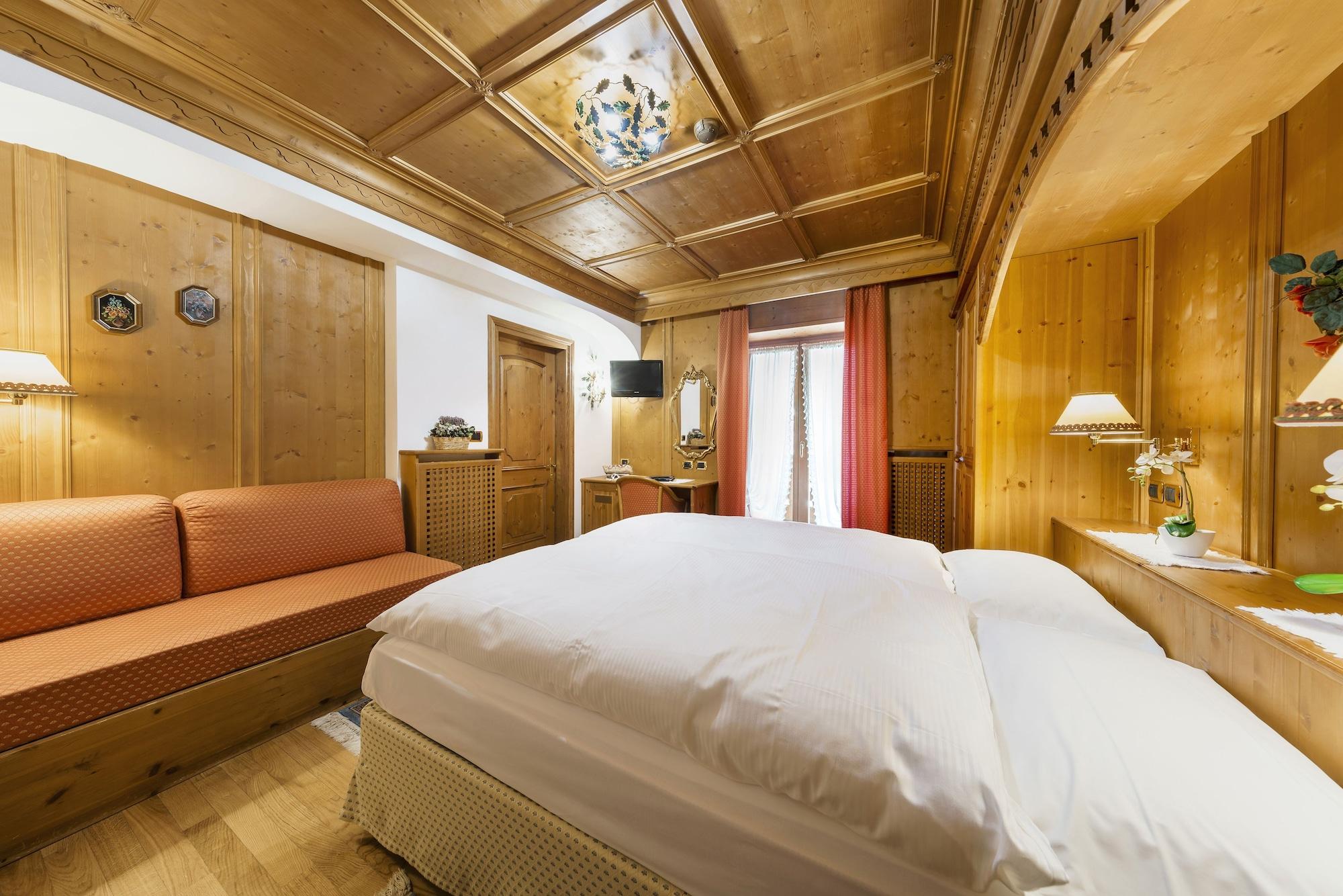 Hotel Columbia & Spa กอร์ตินาดัมเปซโซ ภายนอก รูปภาพ