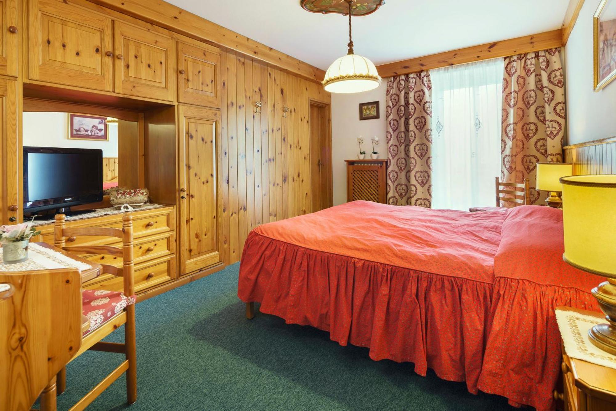 Hotel Columbia & Spa กอร์ตินาดัมเปซโซ ภายนอก รูปภาพ