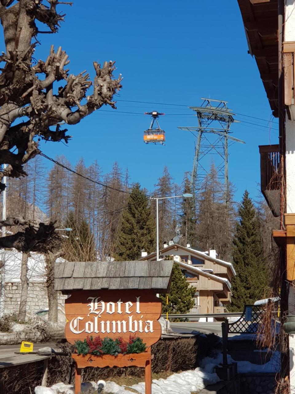 Hotel Columbia & Spa กอร์ตินาดัมเปซโซ ภายนอก รูปภาพ