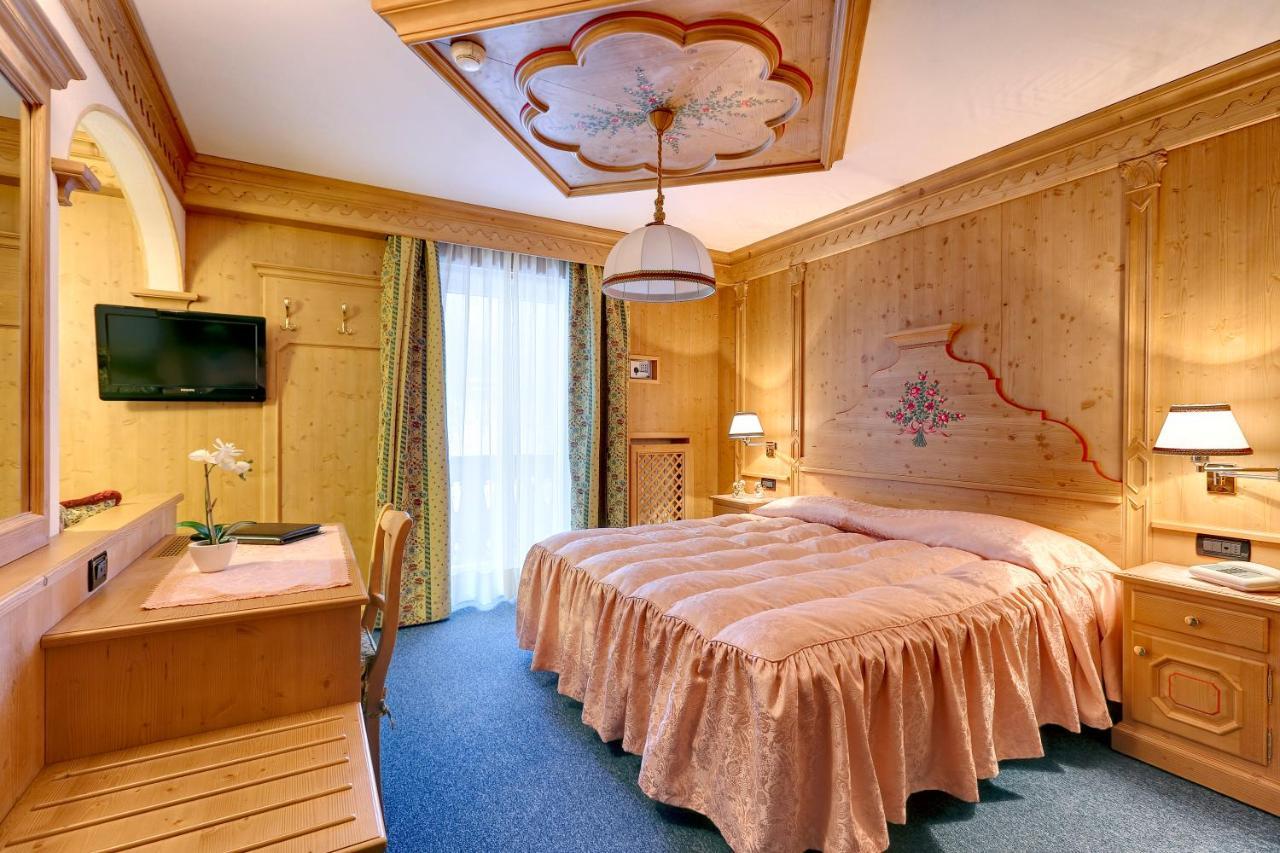 Hotel Columbia & Spa กอร์ตินาดัมเปซโซ ห้อง รูปภาพ